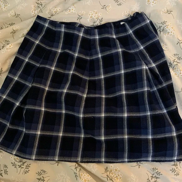 𝚗𝚊𝚟𝚢 𝚋𝚕𝚞𝚎 𝚙𝚕𝚊𝚒𝚍 𝚜𝚔𝚒𝚛𝚝 ♡︎ - Picture 2 of 2